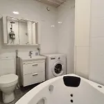 Arctic Aura With Jacuzzi Huoneisto