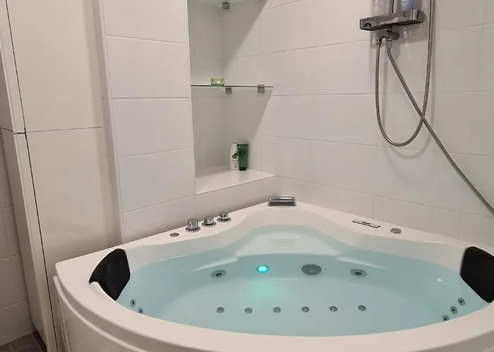 Arctic Aura With Jacuzzi Apartmán